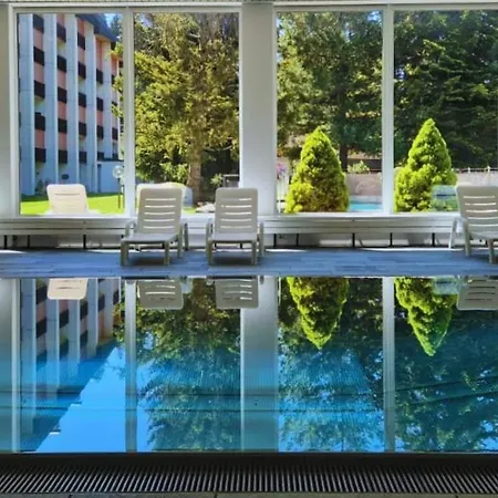 Apartment Modern With Pool, Sauna & Mountain Views *